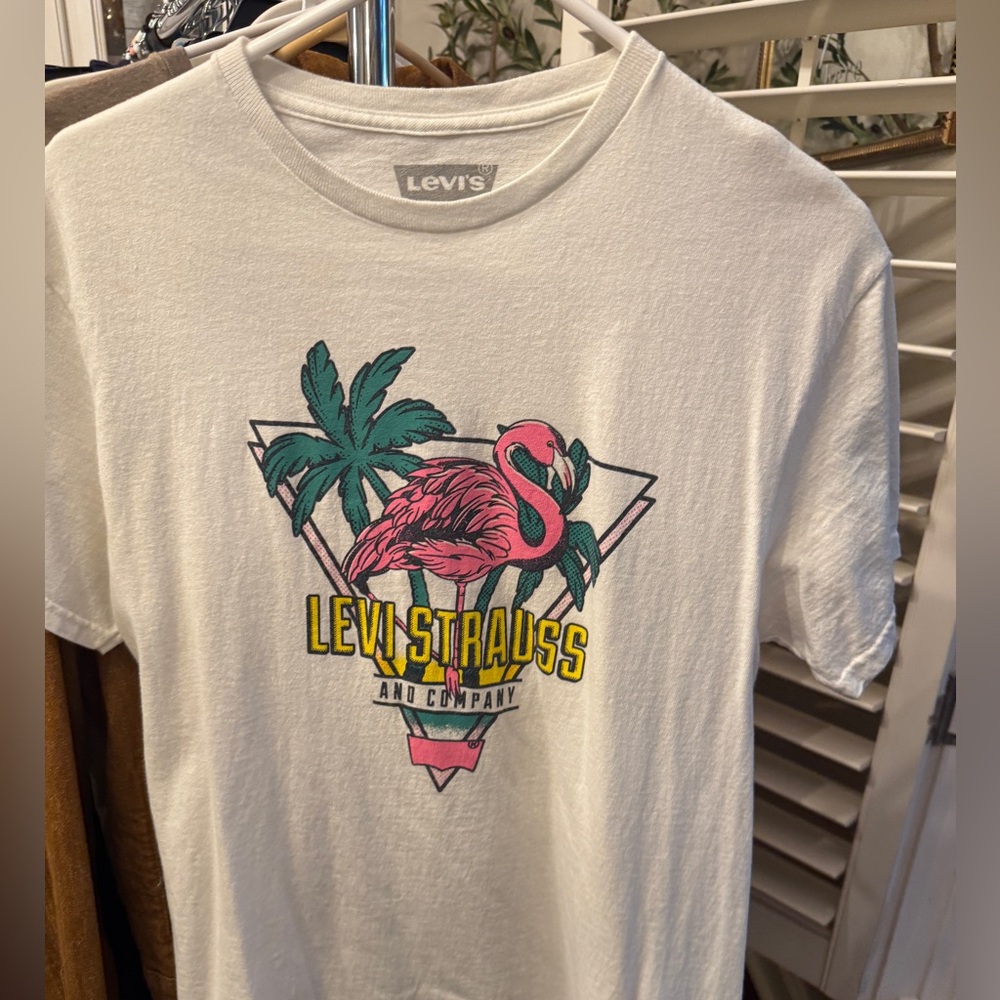 Levi's White T-Shirt with Flamingo and Palm Graphic